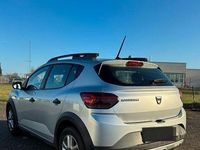 Gebraucht Dacia Sandero Essentiel 91 PS (66 kW) 2023 Grau Limousine