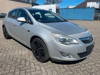 Używany Opel Astra Cosmo 140 KM (102 kW) 2010 Srebrny Sedan/Limuzyna