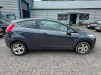 Gebraucht Ford Fiesta Titanium 90 PS (66 kW) 2009 Royalgrau met. Kleinwagen