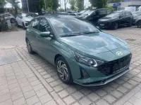 Gebraucht Hyundai i20 Trend 101 PS (74 kW) 2025 Mangrove green / mic Kleinwagen