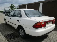 Używany Mazda 323 88 KM (64 kW) 1996 Biały Sedan/Limuzyna