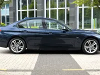 Gebraucht BMW 318 Sport Line 136 PS (100 kW) 2015 Blau Limousine