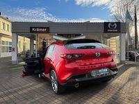 Neu Mazda 3 140 PS (102 kW) 2025 Rot Limousine