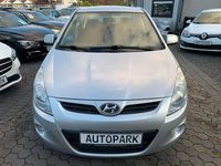 Gebraucht Hyundai i20 Edition 77 PS (56 kW) 2010 Silber Limousine