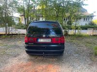 Second-hand VW Sharan 130 CP (95 kW) 2004 Negru Monovolum