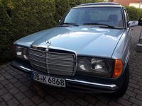 Gebraucht Mercedes E230 136 PS (100 kW) 1983 Blau Limousine