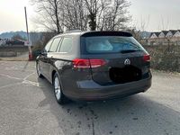 Gebraucht VW Passat 120 PS (88 kW) 2018 Braun Kombi
