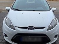 Gebraucht Ford Fiesta 74 PS (54 kW) 2012 Weiß Kleinwagen