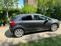 Gebraucht Kia Rio Attract 84 PS (61 kW) 2015 Grau Limousine