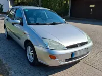 Używany Ford Focus 101 KM (74 kW) 2001 Srebrny Sedan/Limuzyna
