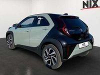 Neu Toyota Aygo X Team 72 PS (52 kW) 2025 Grün SUV