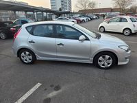 Gebraucht Hyundai i30 Classic 109 PS (80 kW) 2012 Silber Limousine