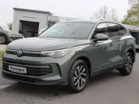 Neu VW Tiguan 150 PS (110 kW) 2026 Cipressino grün metallic SUV
