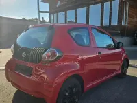 Gebraucht Toyota Aygo 68 PS (50 kW) 2010 Rot Kleinwagen