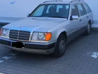 Second-hand Mercedes E300 179 CP (131 kW) 1990 Argintiu Berlinǎ