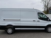 Gebraucht Ford Transit Trend 131 PS (96 kW) 2022 Weiß Van / Kleinbus