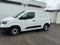 Używany Opel Combo Edition 131 KM (96 kW) 2021 Biały Minivan