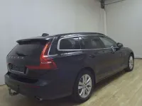 Gebraucht Volvo V60 Momentum 197 PS (144 kW) 2022 Schwarz Kombi