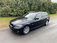 Gebraucht BMW 318 142 PS (104 kW) 2011 Schwarz Kombi