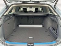 Neu Skoda Superb Selection 150 PS (110 kW) 2025 Pebble silber metallic Kombi