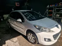 Gebraucht Peugeot 207 95 PS (69 kW) 2011 Weiß Limousine