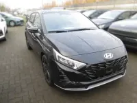 Neu Hyundai i20 Blackline 90 PS (66 kW) 2026 Schwarz Kleinwagen