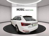 Gebraucht Skoda Superb SportLine 200 PS (147 kW) 2024 Moonweiss metallic Kombi
