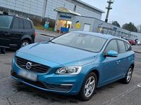 Gebraucht Volvo V60 150 PS (110 kW) 2016 Blau Kombi