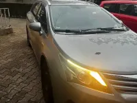 Gebraucht Toyota Avensis T2 124 PS (91 kW) 2012 Silber Kombi