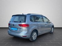 Gebraucht VW Touran Comfortline 150 PS (110 kW) 2024 Oyster silver metallic (metallic) Van / Kleinbus
