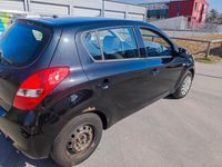 Gebraucht Hyundai i20 75 PS (55 kW) 2010 Schwarz Kleinwagen