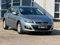 Gebraucht Opel Astra Selection 101 PS (74 kW) 2013 Silber Limousine