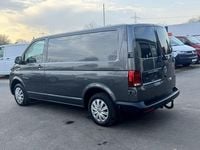 Gebraucht VW T6.1 150 PS (110 kW) 2023 Grau Van