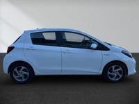 Gebraucht Toyota Yaris Hybrid 101 PS (74 kW) 2017 Weiß Kleinwagen