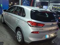 Gebraucht Hyundai i30 99 PS (72 kW) 2017 Silber Limousine