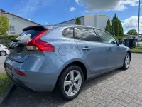 Gebraucht Volvo V40 Momentum 120 PS (88 kW) 2016 Blau Limousine