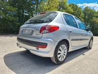 Gebraucht Peugeot 206 68 PS (50 kW) 2010 Silber Limousine