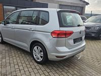 Gebraucht VW Touran Trendline 110 PS (80 kW) 2017 Silber Van / Kleinbus