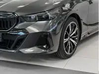 Neu BMW 520 M Sport 197 PS (144 kW) 2026 Grau (sophistograu brillanteffekt metallic) Kombi