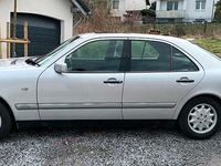 Brugt Mercedes E200 1997 Sølv Sedan