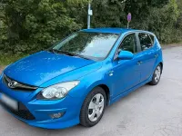 Gebraucht Hyundai i30 109 PS (80 kW) 2010 Blau Limousine