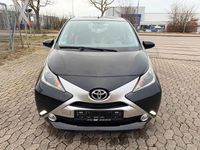 Second-hand Toyota Aygo X-clusiv 69 CP (50 kW) 2014 Negru Hatchback