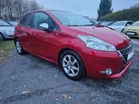 Gebraucht Peugeot 208 Style 92 PS (67 kW) 2015 Rot Kleinwagen