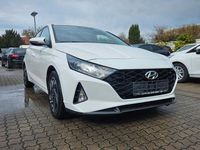 Gebraucht Hyundai i20 Select 101 PS (74 kW) 2021 Weiß Kleinwagen