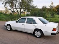 Second-hand Mercedes E230 132 CP (97 kW) 1990 Alb Berlinǎ