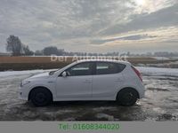 Gebraucht Hyundai i30 116 PS (85 kW) 2011 Weiß Limousine