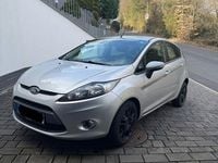 Gebraucht Ford Fiesta Ambiente 69 PS (50 kW) 2012 Silber Kleinwagen