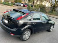 Gebraucht Ford Focus Ghia 101 PS (74 kW) 2005 Schwarz Limousine