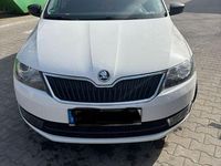 Gebraucht Skoda Rapid Ambition 105 PS (77 kW) 2014 Weiß Kleinwagen