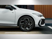 Neu VW Golf VIII R-line 150 PS (110 kW) 2026 Pure white Limousine